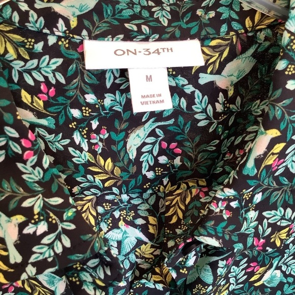 On 34th Green Black Leaf & Bird Print Button Down Size Medium - Picture 2 of 7